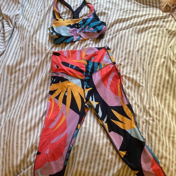 DSG Colorful print Workout set - size Medium - Picture 1 of 9